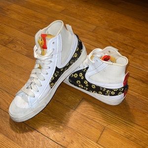 Nike Blazer Mids - Size 13 US